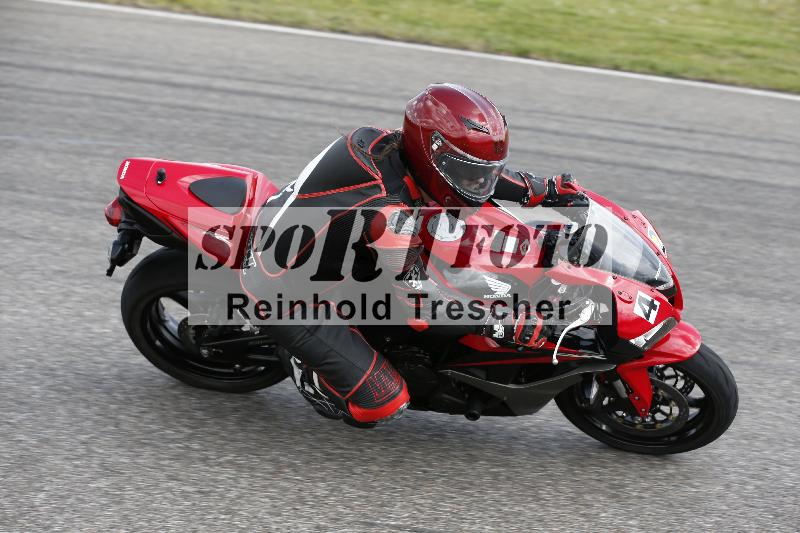 /Archiv-2025/09 22.04.2025 Cornu Master School ADR/rot-rouge/42